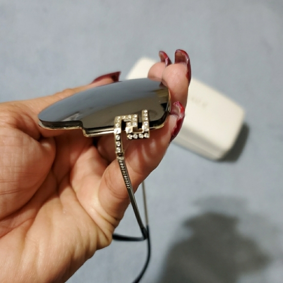 Shades - Picture 6 of 8